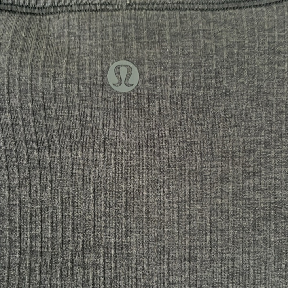 Lululemon ribbed gray cropped long sleeve top built in bra size 6 - Picture 2 of 6